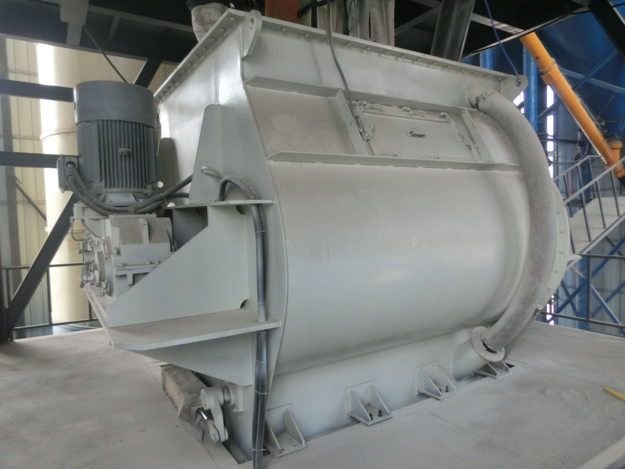 10m3雙軸無(wú)重力混合機(jī)